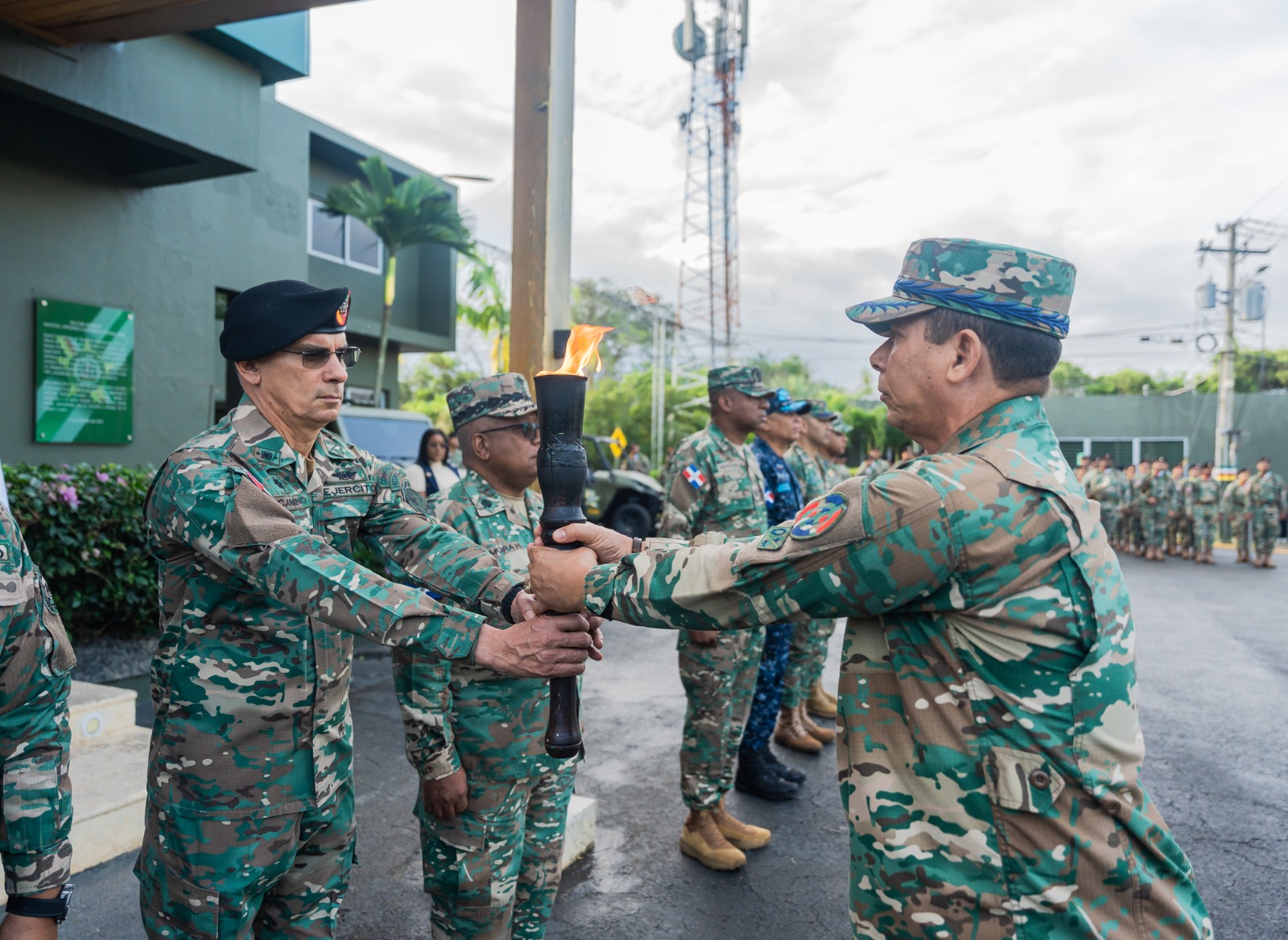 El Ejército de República Dominicana recibe la Antorcha Olímpica de los «LV» Juegos Deportivos de las FF.AA. y la P.N.