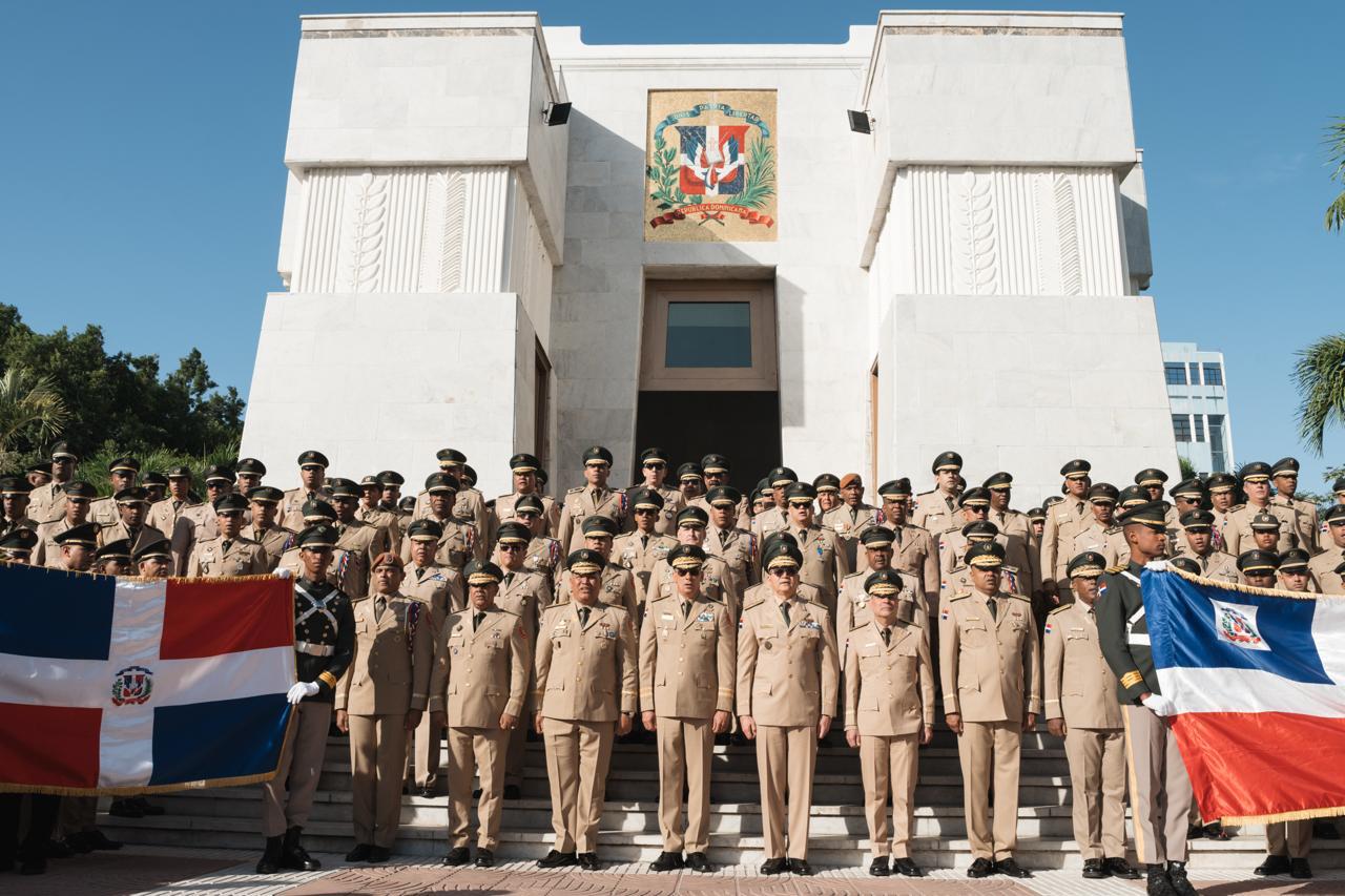 Ejército de la República Dominicana, rindió homenaje a los Padres de la Patria mediante una solemne ofrenda floral