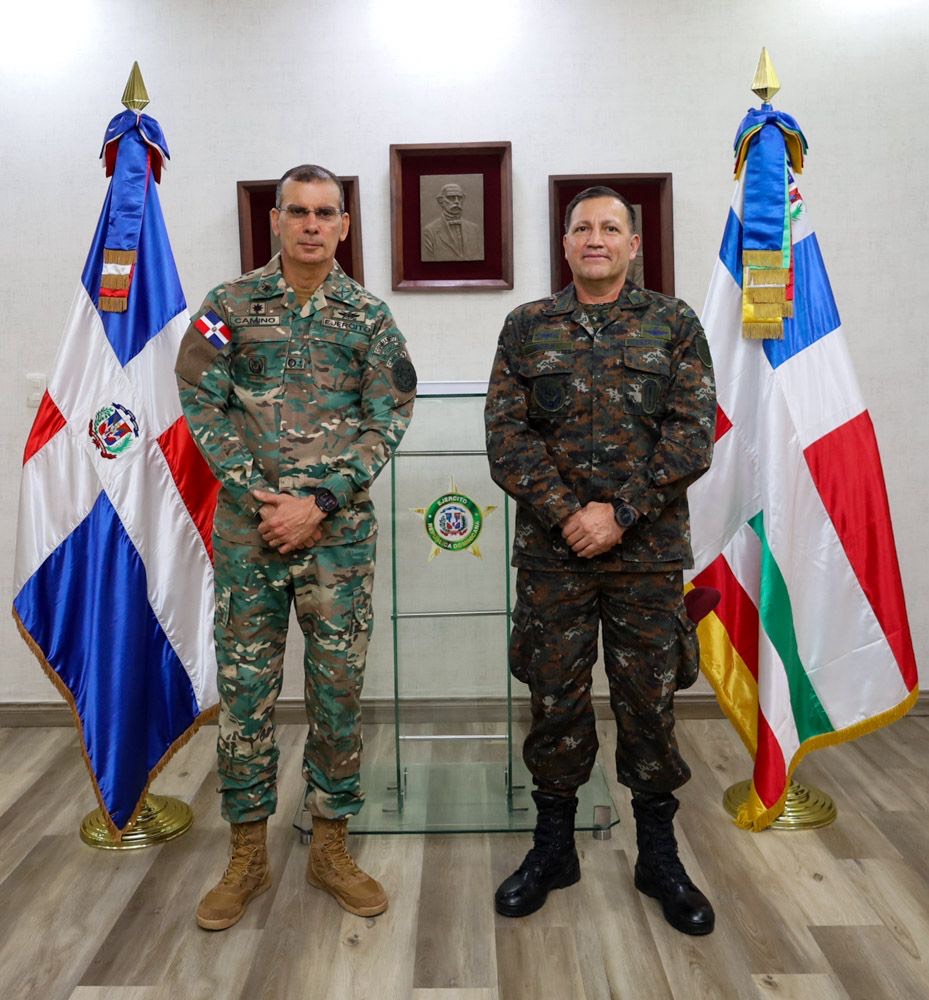 Comandante General recibe visita de cortesía del General de Brigada José Enrique Ruiz Morales