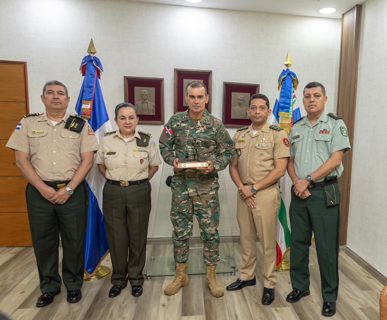 El Comandante General recibió en su despacho a los comandantes de las Unidades Humanitarias y de Rescate (UHR) de Guatemala, Honduras, Nicaragua y la República Dominicana